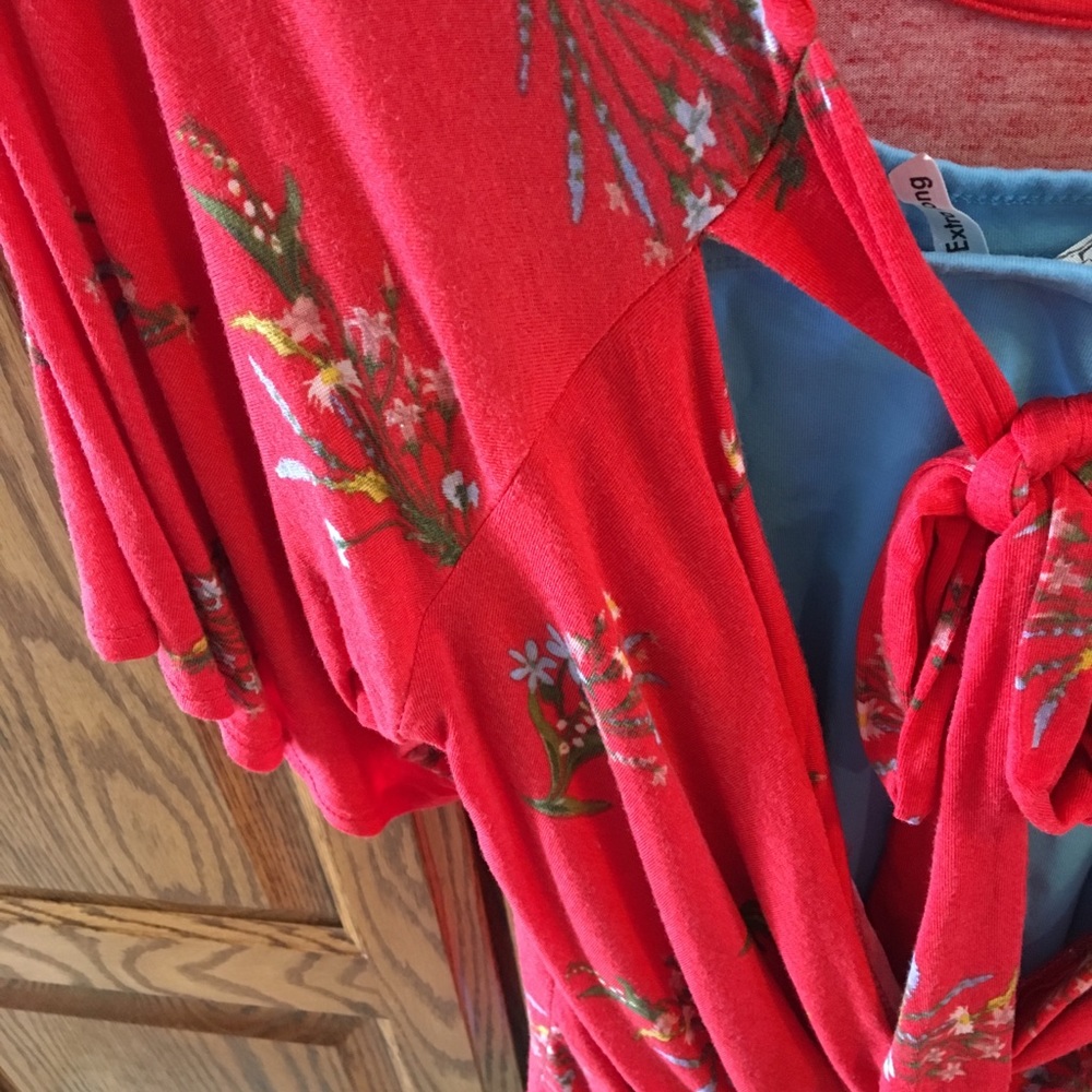 Daytrip Top with Back details & tank - Picture 8 of 8